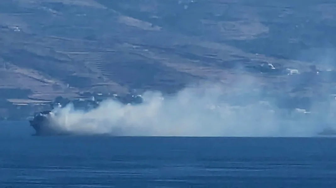 Σε ύφεση η φωτιά που ξέσπασε εν πλω στο πλοίο «Blue Carrier 2», παραμένει ανοιχτά της Τήνου Σε ύφεση η φωτιά που ξέσπασε εν πλω στο πλοίο «Blue Carrier 2», παραμένει ανοιχτά της Τήνου