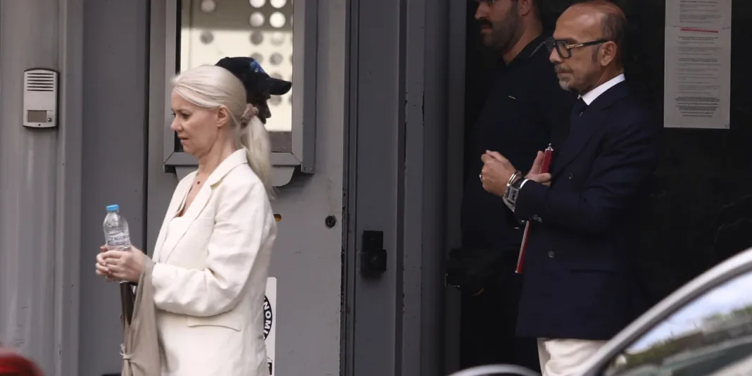 Θάνατος Μαζωνάκη: Ξεκίνησε απεργία πείνας ο γιατρός-Σε τι κατάσταση βρίσκεται στο κελί η σύζυγός του Θάνατος Μαζωνάκη: Ξεκίνησε απεργία πείνας ο γιατρός-Σε τι κατάσταση βρίσκεται στο κελί η σύζυγός του