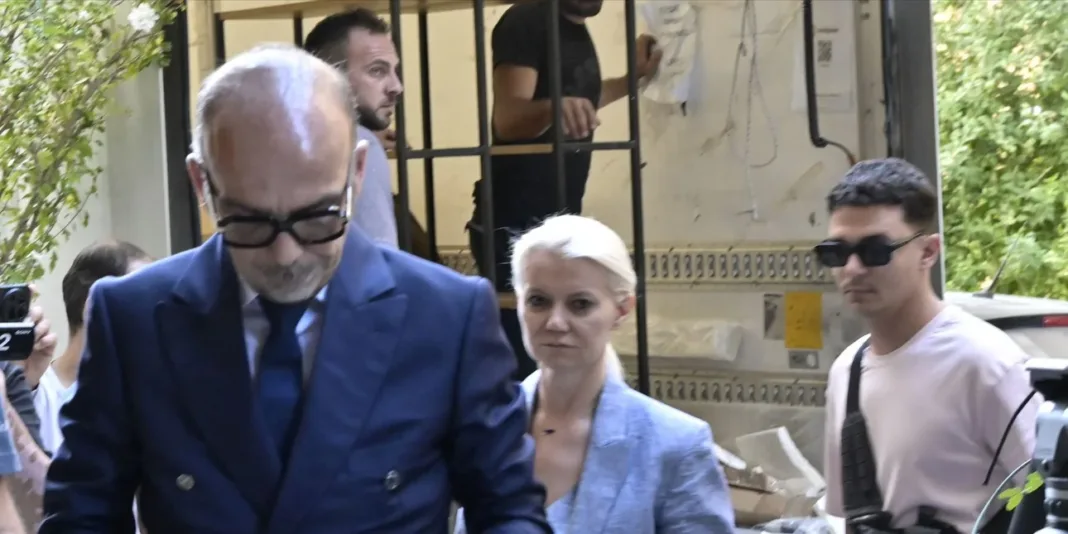 Θάνατος Μαζωνάκη: Συνελήφθησαν οι δύο γιατροί για θανατηφόρα έκθεση σε κίνδυνο (Βίντεο) Θάνατος Μαζωνάκη: Συνελήφθησαν οι δύο γιατροί για θανατηφόρα έκθεση σε κίνδυνο (Βίντεο)