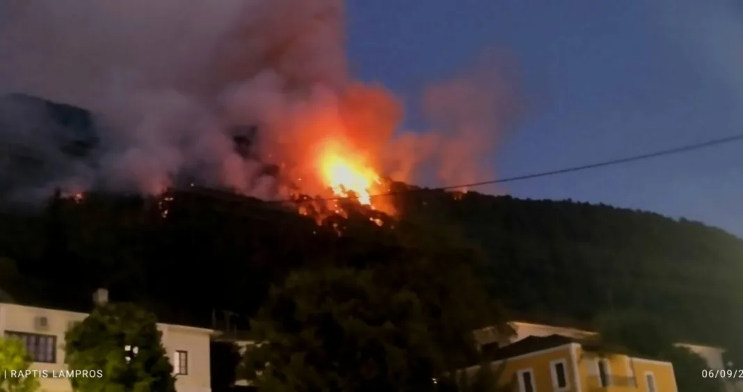 Κόνιτσα: Νύχτα αγωνίας – Μαίνεται ανεξέλεγκτη η φωτιά στην Τραπεζίτσα Κόνιτσα: Νύχτα αγωνίας – Μαίνεται ανεξέλεγκτη η φωτιά στην Τραπεζίτσα