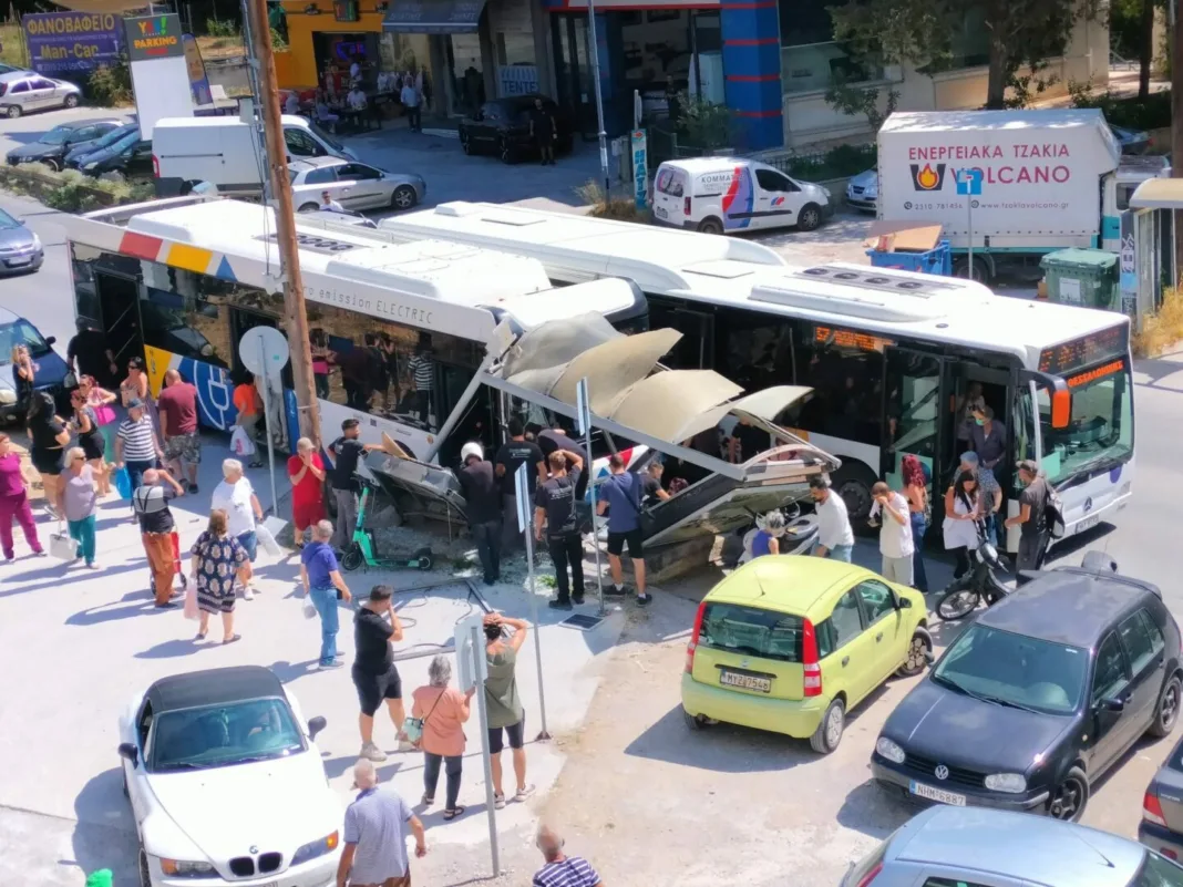 Θεσσαλονίκη: Λεωφορείο έπεσε σε στάση-Τουλάχιστον τέσσερις τραυματίες (βίντεο) Θεσσαλονίκη: Λεωφορείο έπεσε σε στάση-Τουλάχιστον τέσσερις τραυματίες (βίντεο)