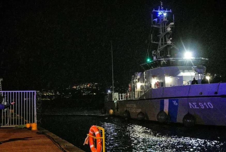 Γαύδος: Ανετράπη βάρκα με 77 μετανάστες – Ένας νεκρός, 25 αγνοούμενοι, 51 διασώθηκαν Γαύδος: Ανετράπη βάρκα με 77 μετανάστες – Ένας νεκρός, 25 αγνοούμενοι, 51 διασώθηκαν