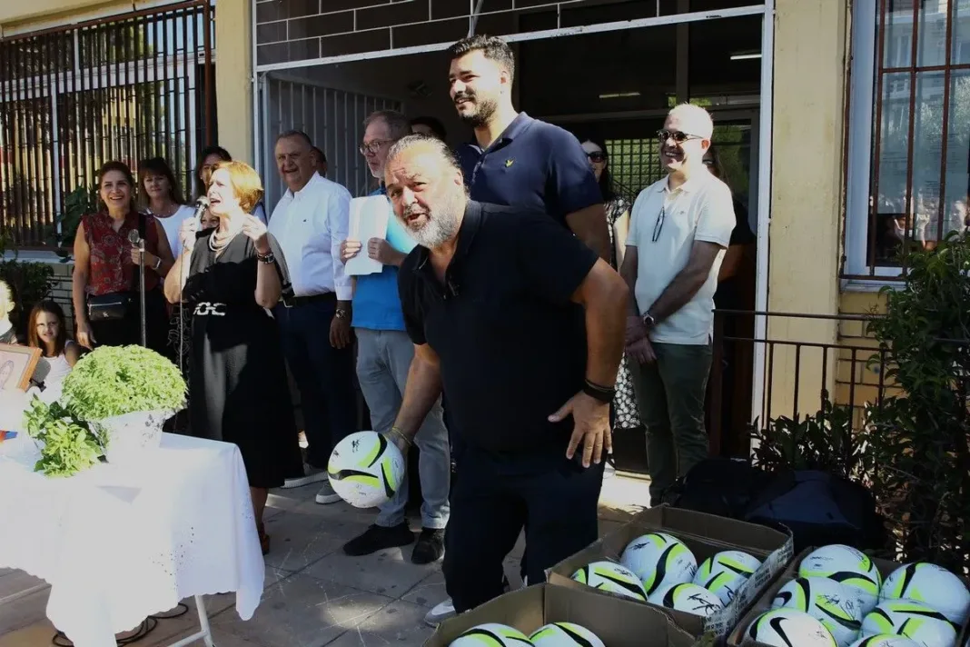 Ο Μάριος Ηλιόπουλος στο Γυμνάσιο Νέας Χαλκηδόνας για τον Αγιασμό: “Σας καλώ να έρθετε στο γήπεδο της ΑΕΚ ανεξάρτητα ποια ομάδα υποστηρίζετε Ο Μάριος Ηλιόπουλος στο Γυμνάσιο Νέας Χαλκηδόνας για τον Αγιασμό: “Σας καλώ να έρθετε στο γήπεδο της ΑΕΚ ανεξάρτητα ποια ομάδα υποστηρίζετε