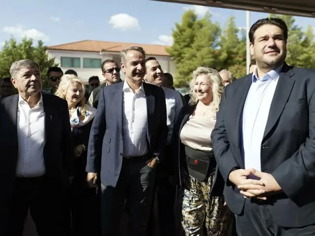 Μητσοτάκης: Eπίσκεψη του Πρωθυπουργού σε σχολείο στον Ασπρόπυργο (Βίντεο) Μητσοτάκης: Eπίσκεψη του Πρωθυπουργού σε σχολείο στον Ασπρόπυργο (Βίντεο)