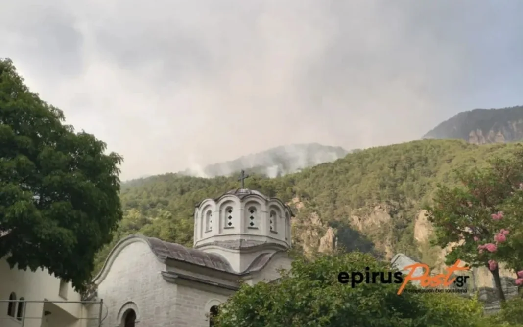 Καίγεται για 10η μέρα η Κόνιτσα: Στη μάχη με τις φλόγες και οι καλόγεροι της Μονής Στομίου (βίντεο) Καίγεται για 10η μέρα η Κόνιτσα: Στη μάχη με τις φλόγες και οι καλόγεροι της Μονής Στομίου (βίντεο)