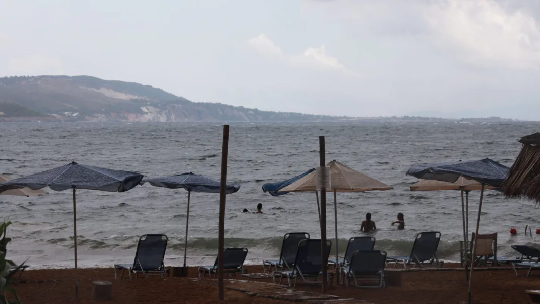 «Αγριεύει» ο καιρός τα επόμενα 24ωρα: Προειδοποίηση για καταιγίδες, κεραυνούς και μπουρίνια «Αγριεύει» ο καιρός τα επόμενα 24ωρα: Προειδοποίηση για καταιγίδες, κεραυνούς και μπουρίνια