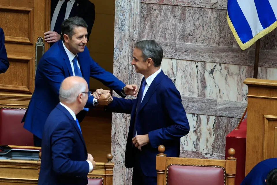 Γιώργος Μυλωνάκης: Επέστρεψε στα υπουργικά έδρανα μετά την περιπέτεια υγείας-Πώς τον καλωσόρισε ο πρωθυπουργός (φωτογραφίες) Γιώργος Μυλωνάκης: Επέστρεψε στα υπουργικά έδρανα μετά την περιπέτεια υγείας-Πώς τον καλωσόρισε ο πρωθυπουργός (φωτογραφίες)