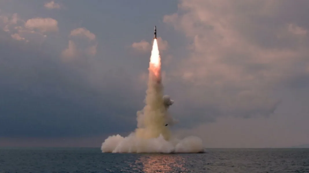Η Βόρεια Κορέα εκτόξευσε άγνωστο βλήμα προς τη θάλασσα της Ιαπωνίας Η Βόρεια Κορέα εκτόξευσε άγνωστο βλήμα προς τη θάλασσα της Ιαπωνίας
