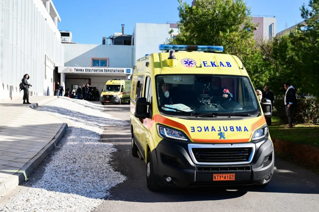 «Παλεύει» για τη ζωή της 24χρονη στην Ηγουμενίτσα: Πάτησε γκάζι ο σύντροφός της ενώ εκείνη ήταν στο καπό «Παλεύει» για τη ζωή της 24χρονη στην Ηγουμενίτσα: Πάτησε γκάζι ο σύντροφός της ενώ εκείνη ήταν στο καπό