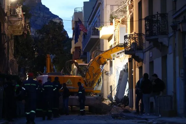 Έκρηξη στην Πλάκα: Νεκρή εντοπίστηκε μια γυναίκα – Αγωνία για τους άλλους 5-Συνεχίζονται οι έρευνες Έκρηξη στην Πλάκα: Νεκρή εντοπίστηκε μια γυναίκα – Αγωνία για τους άλλους 5-Συνεχίζονται οι έρευνες