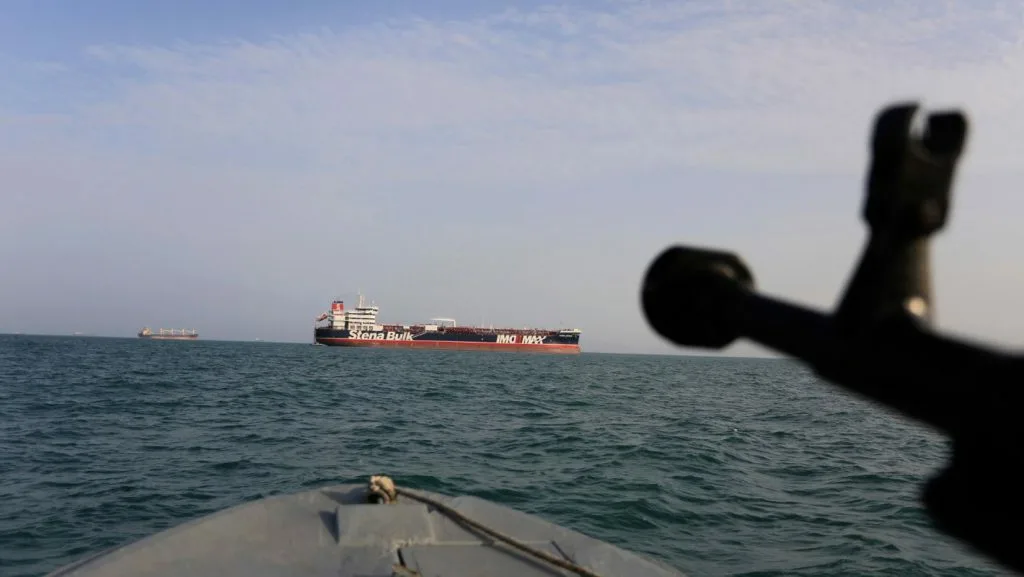 Επιχείρηση-μαμούθ των ΗΠΑ για μεταφορά 18.000.000 βαρελιών πετρελαίου από τα Στενά του Ορμούζ Επιχείρηση-μαμούθ των ΗΠΑ για μεταφορά 18.000.000 βαρελιών πετρελαίου από τα Στενά του Ορμούζ