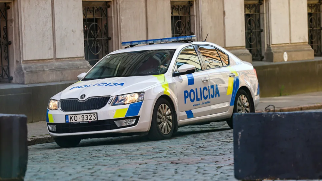 Συνελήφθη ζευγάρι στη Λετονία για κατασκοπεία υπέρ της ρωσικής στρατιωτικής υπηρεσίας πληροφοριών Συνελήφθη ζευγάρι στη Λετονία για κατασκοπεία υπέρ της ρωσικής στρατιωτικής υπηρεσίας πληροφοριών