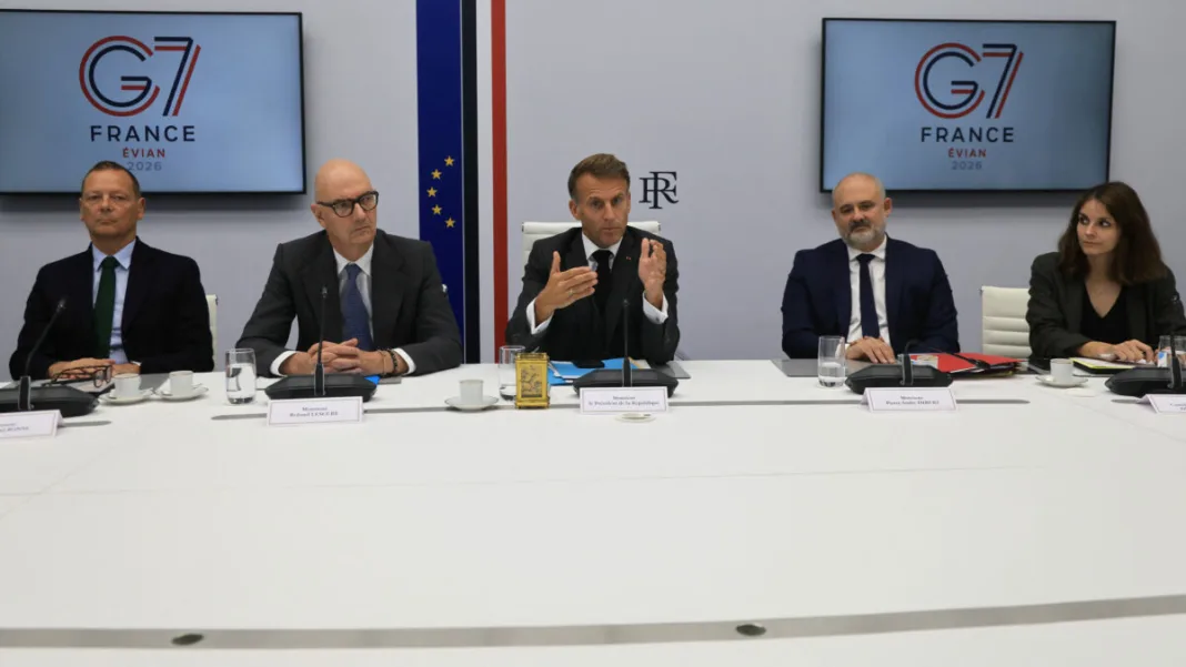 Οι G7 θα αποδεσμεύσουν «έως και 100 εκατομμύρια βαρέλια ντίζελ και αργού πετρελαίου»-Η ανακοίνωση Μακρόν και το σχόλιο Τραμπ Οι G7 θα αποδεσμεύσουν «έως και 100 εκατομμύρια βαρέλια ντίζελ και αργού πετρελαίου»-Η ανακοίνωση Μακρόν και το σχόλιο Τραμπ
